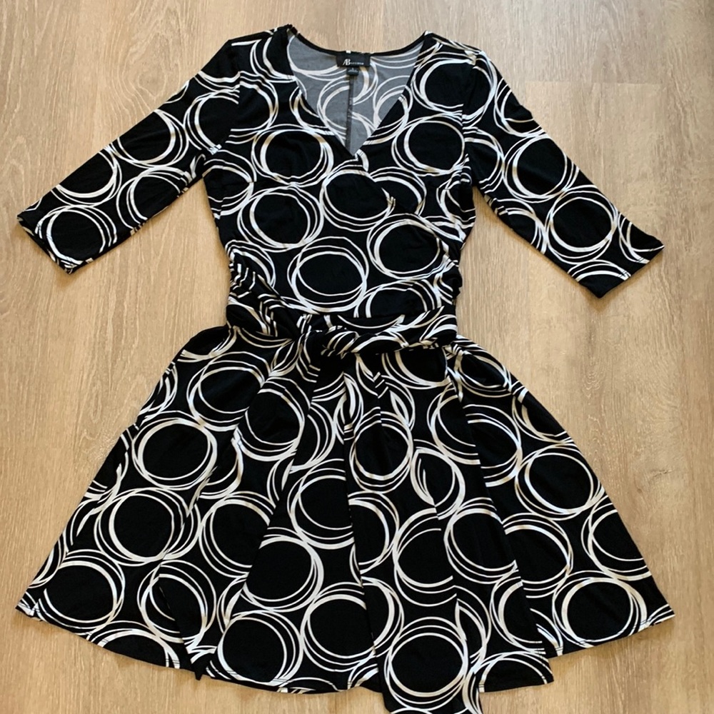 V Neck Dress with Belt Large